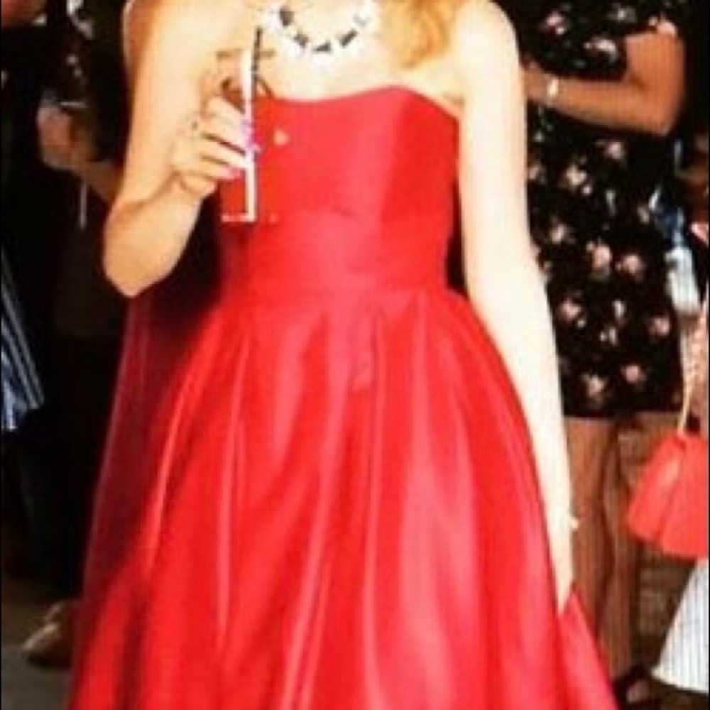 Gown - Picture 3 of 3